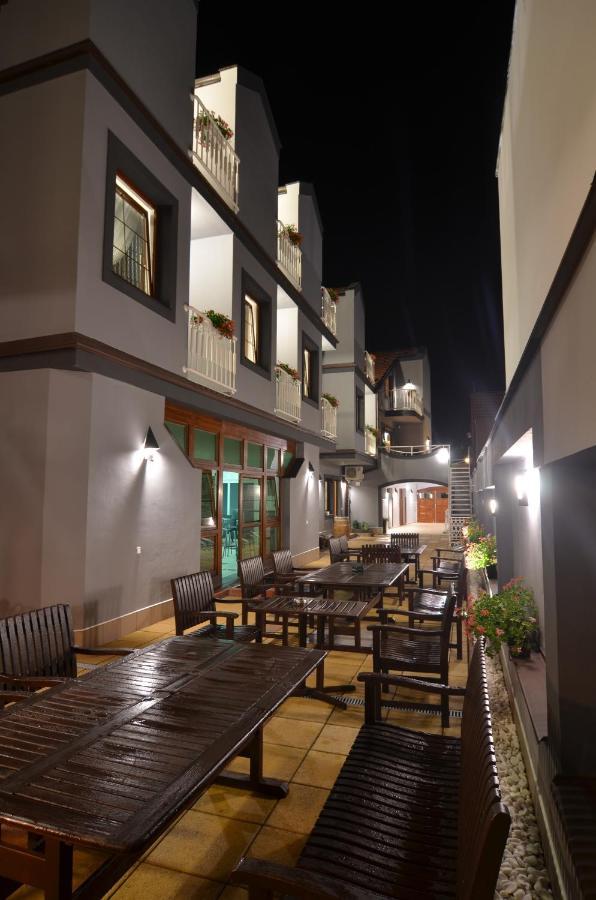 Penzion Pod Radnicí Hustopeče Exterior foto