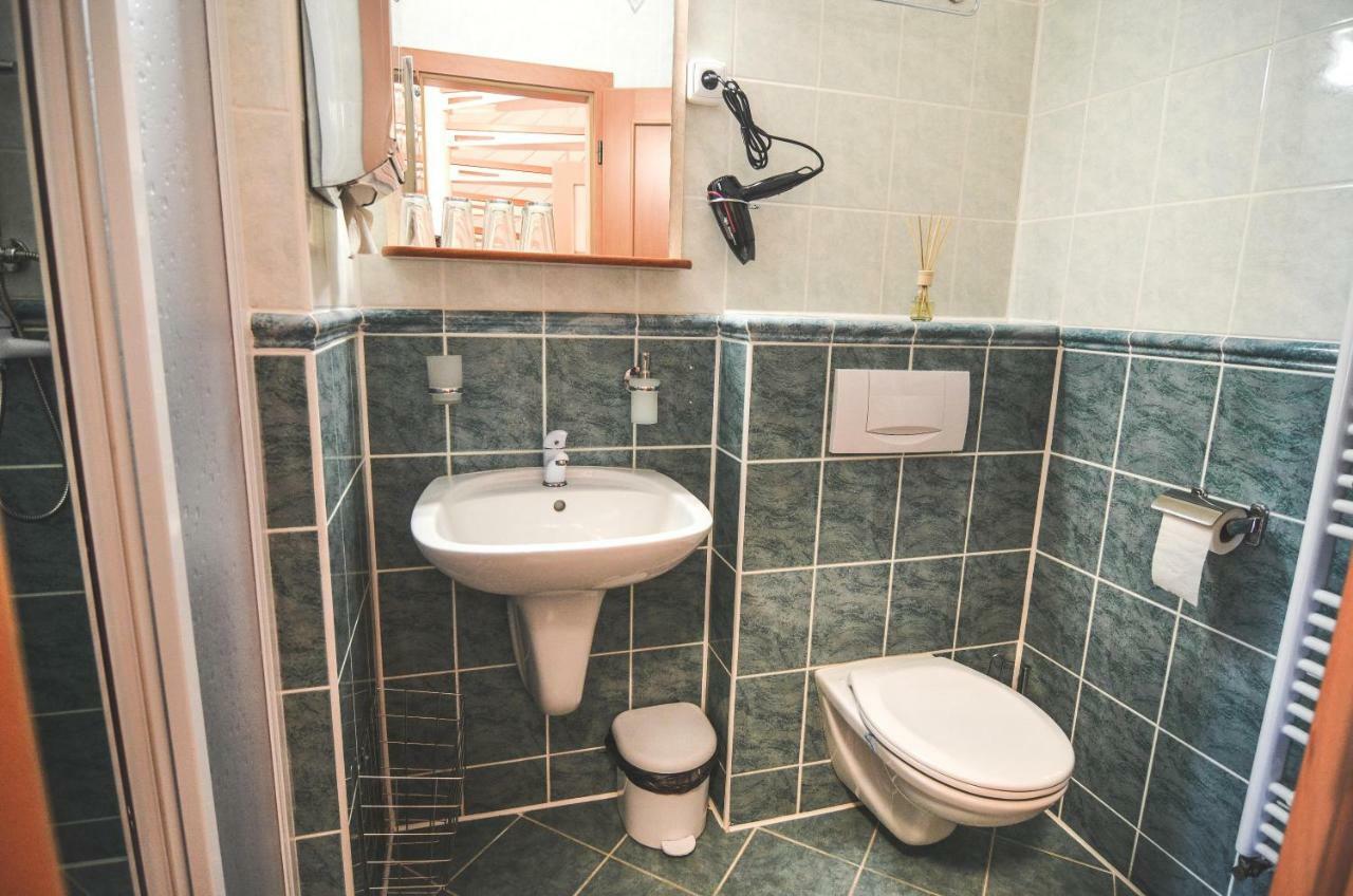 Penzion Pod Radnicí Hustopeče Exterior foto