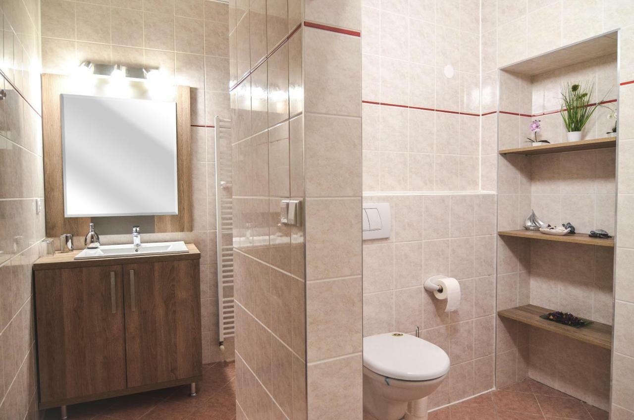 Penzion Pod Radnicí Hustopeče Exterior foto